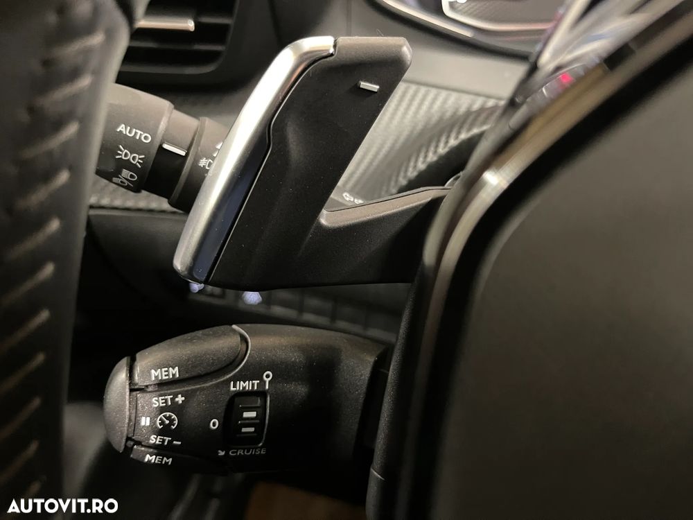 Peugeot 2008 PureTech 130 EAT8 Allure - 24