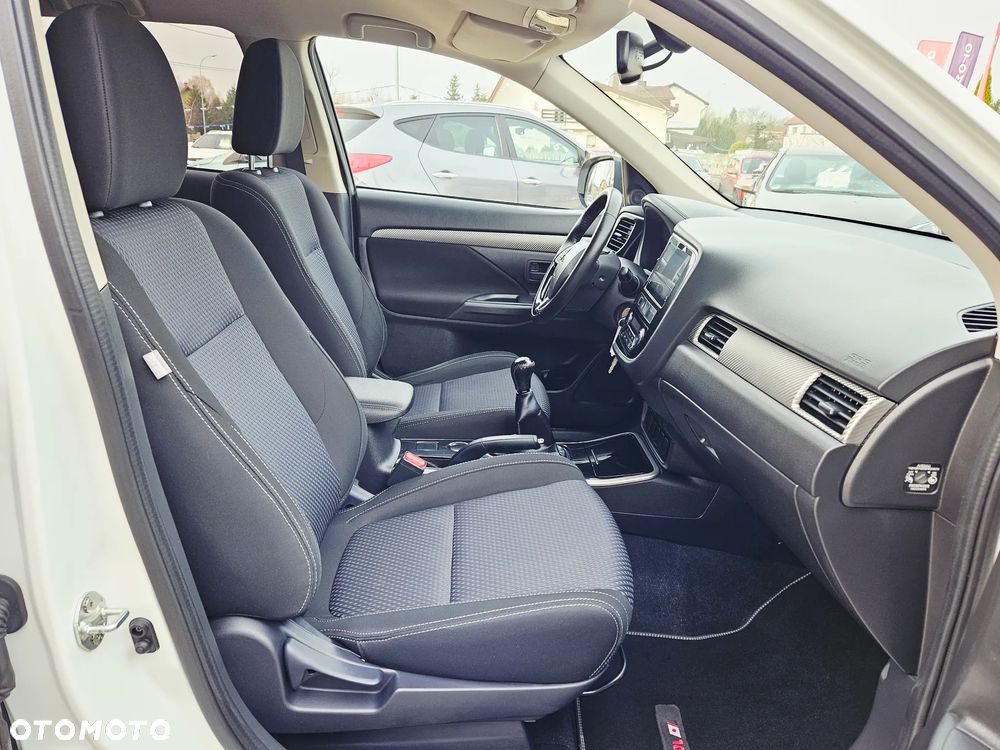 Mitsubishi Outlander 2.0 City Style 2WD - 19