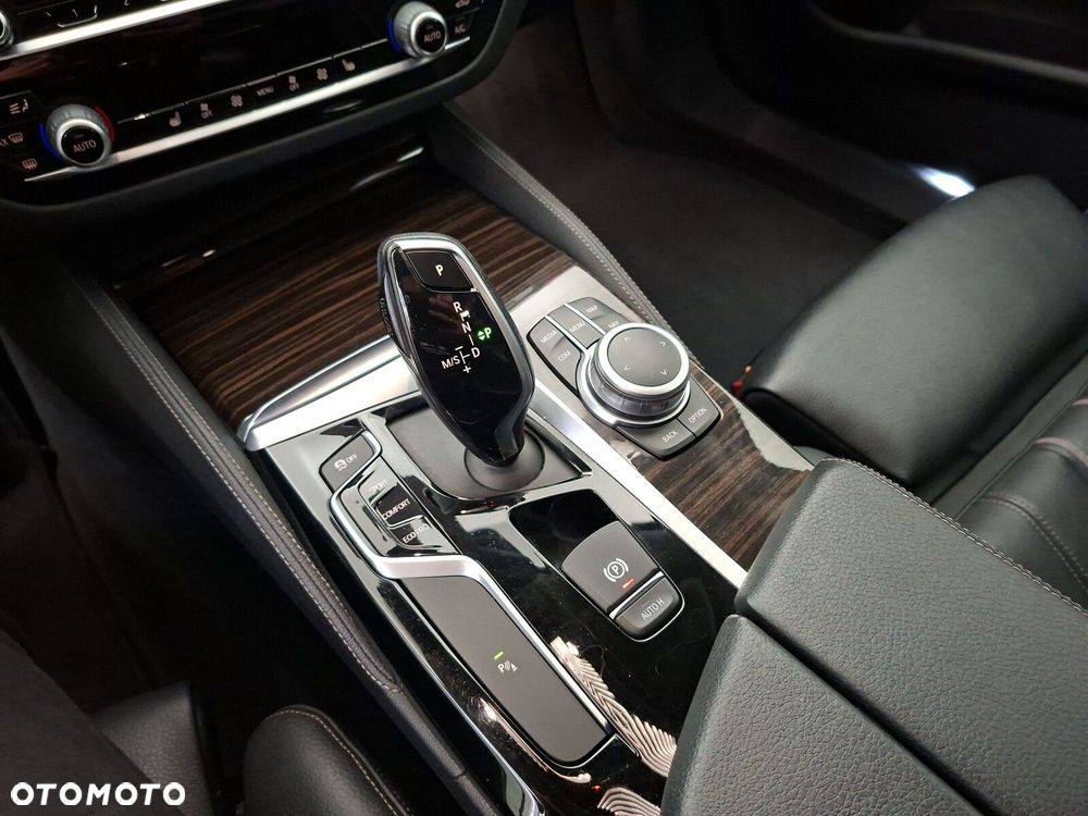 BMW Seria 5 520d Luxury Line - 17