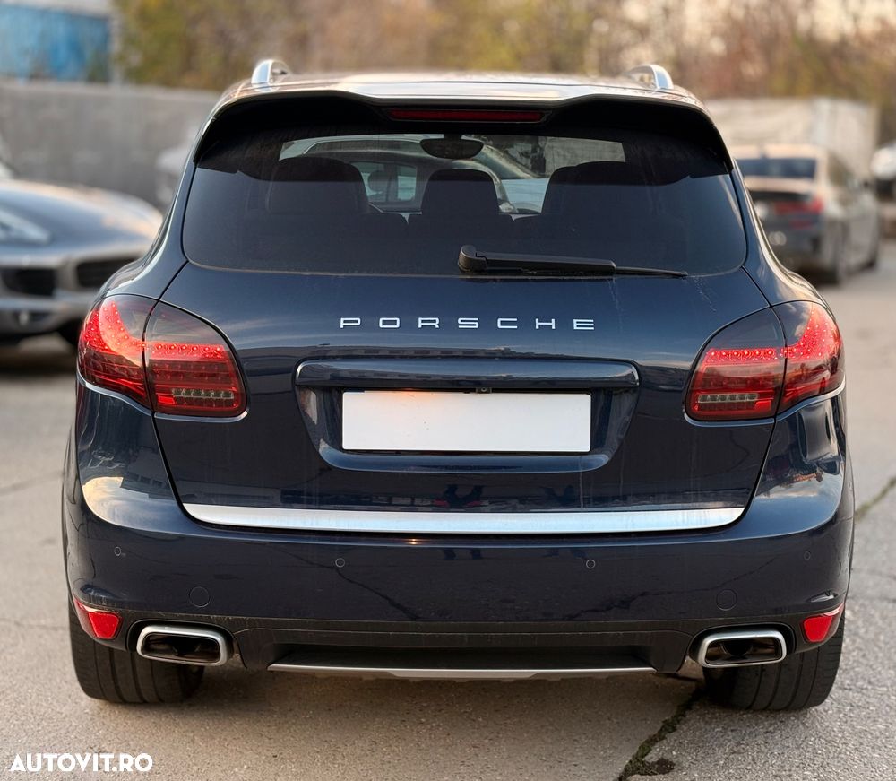 Porsche Cayenne 3.0 L V6 - 6