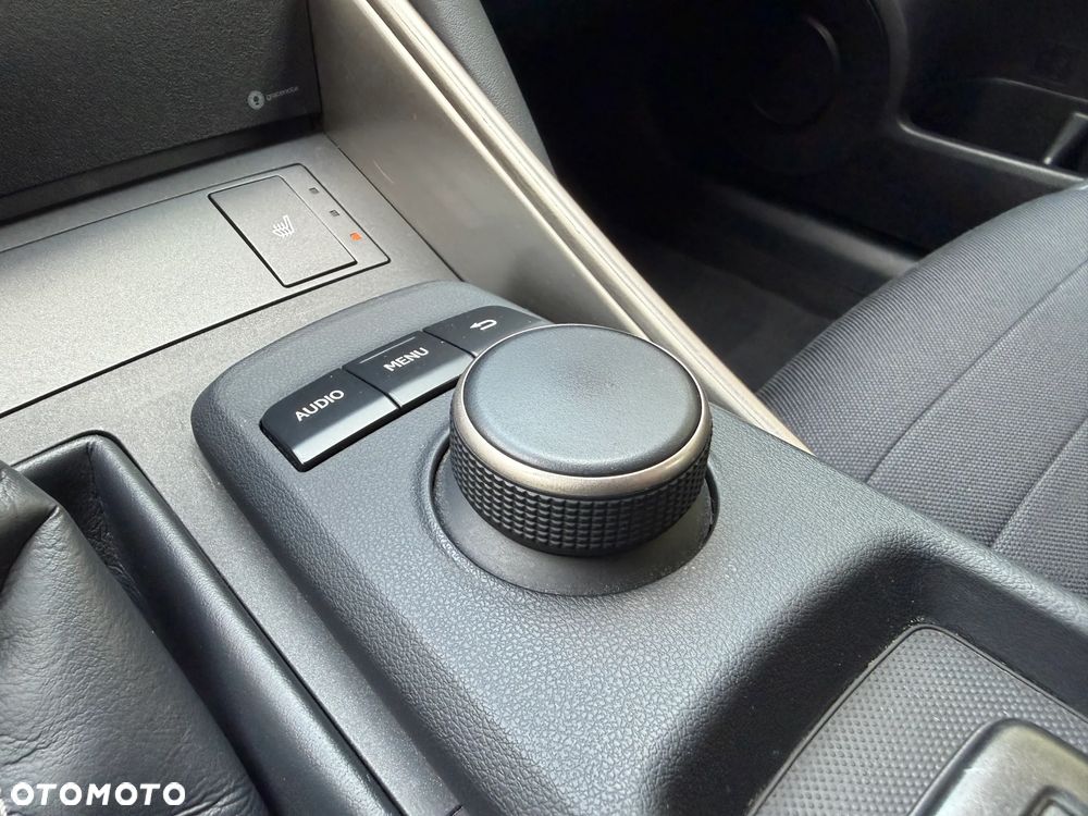 Lexus IS 200t / 300 Elegance - 19