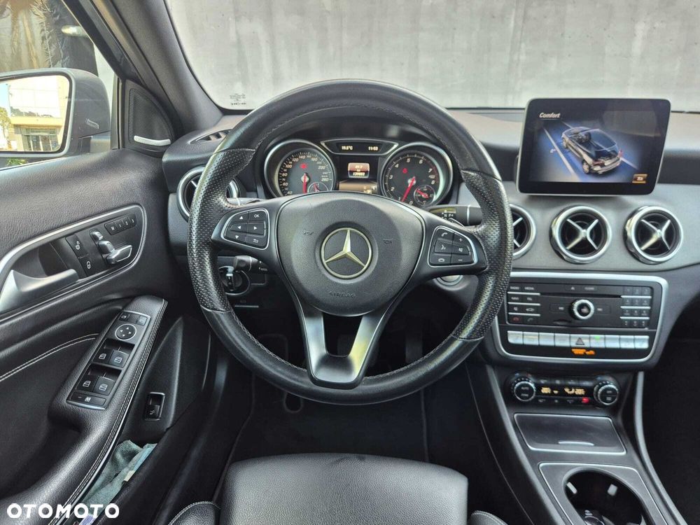 Mercedes-Benz GLA 250 4-Matic Urban - 24