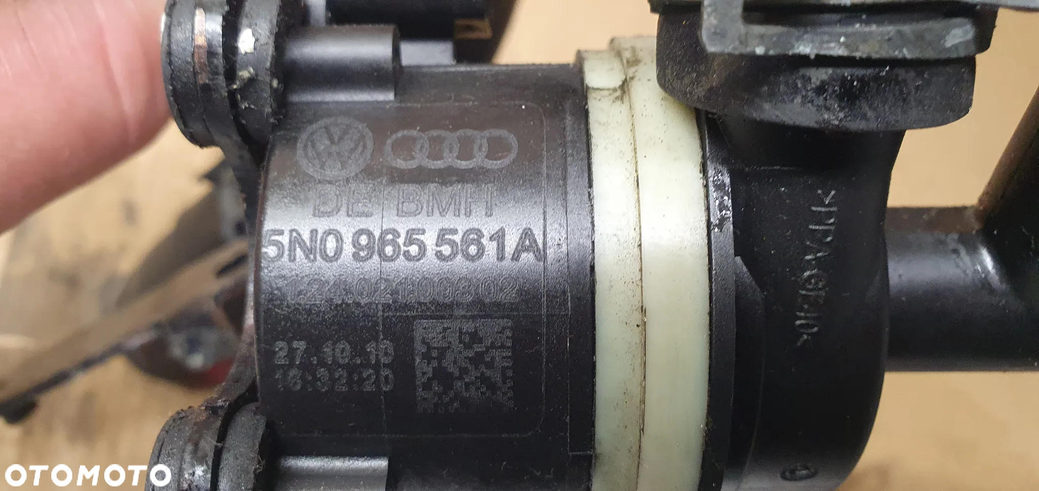Dodatkowa pompka obiegu wody elektrozawór VW Passat B7 1.6 TDI 5N0965561A - 6