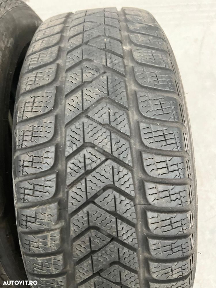 Vând 4 anvelope 215/55/18 Pirelli de iarnă sh - 4