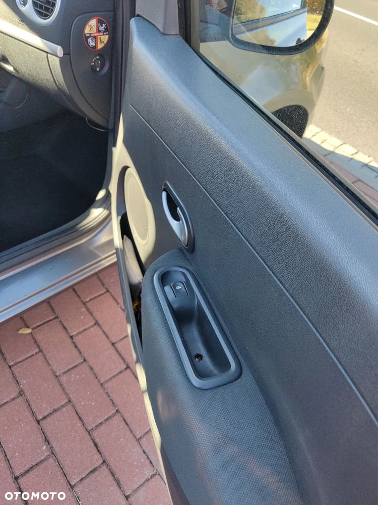 Renault Clio 1.2 16V TCE Alize - 14