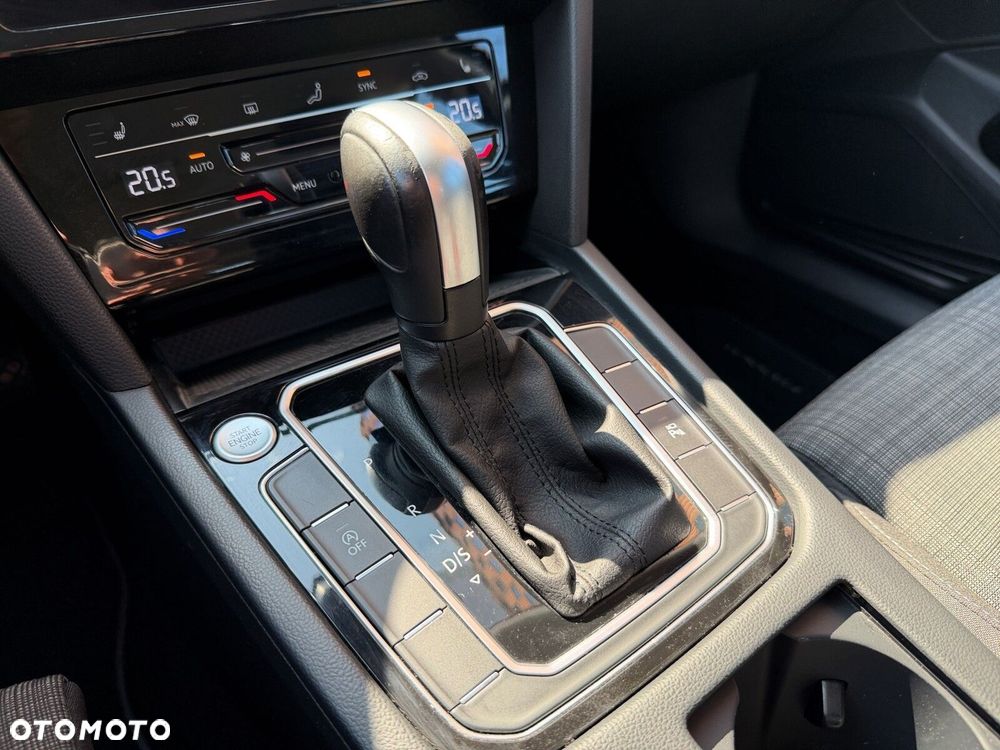 Volkswagen Passat - 20
