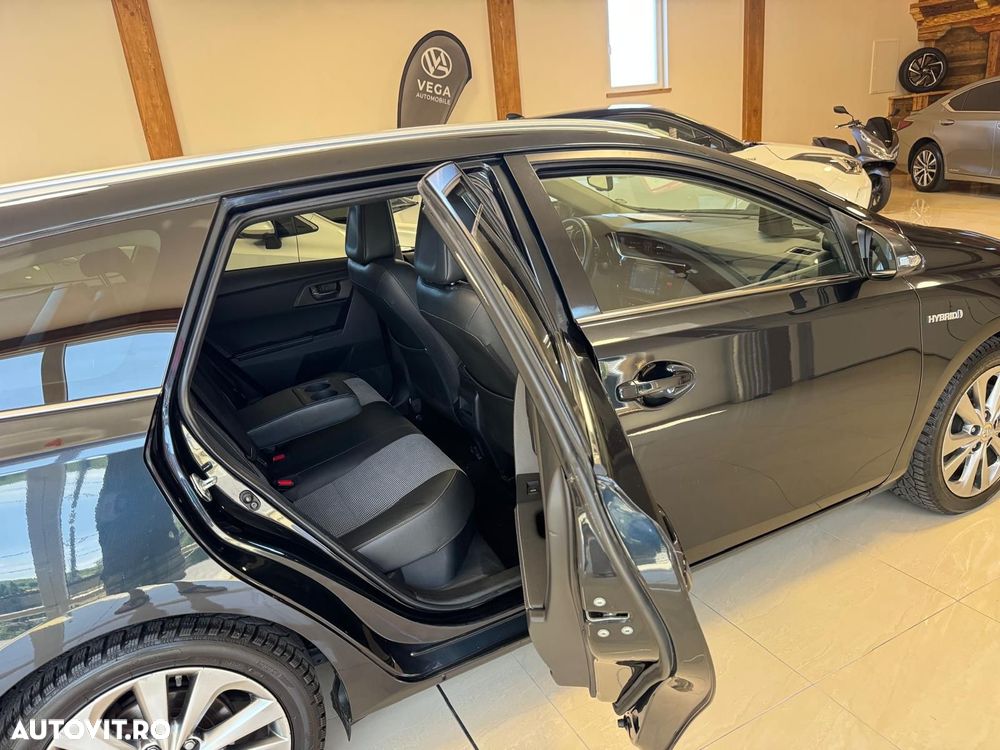 Toyota Auris 1.8 VVT-i Hybrid Automatik Touring Sports Team Deutschland - 4