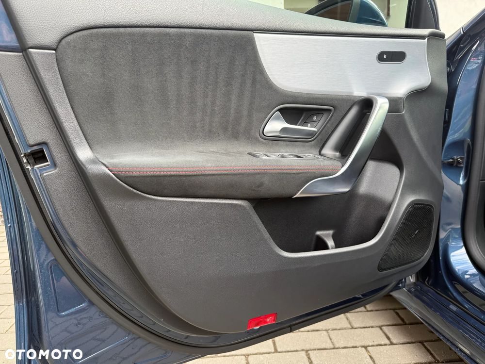 Mercedes-Benz Klasa A 220 4-Matic AMG Line 7G-DCT - 13