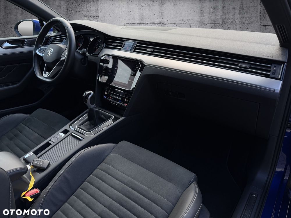 Volkswagen Passat Variant 2.0 TDI SCR BlueMotion Highline - 11