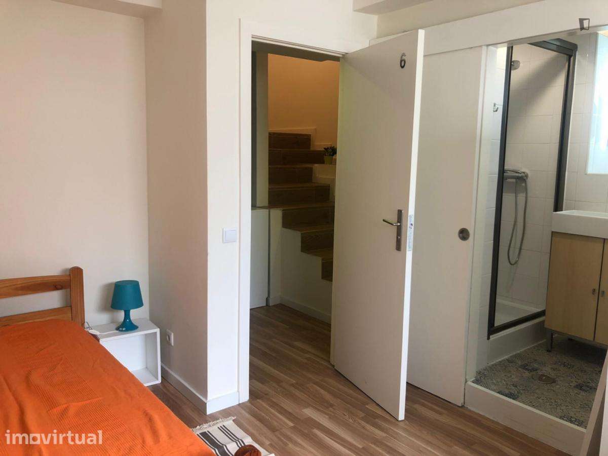 Quarto - localizado em Paranhos Porto - Grande imagem: 2/30