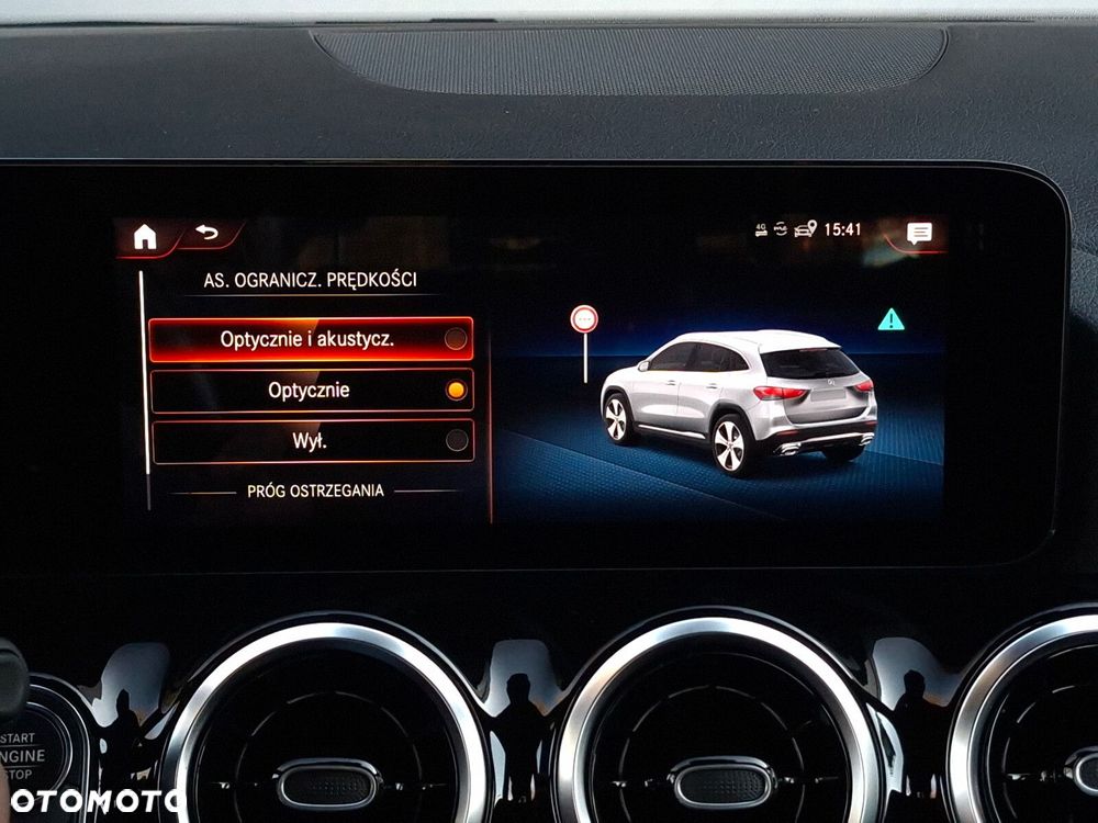 Mercedes-Benz GLA - 33