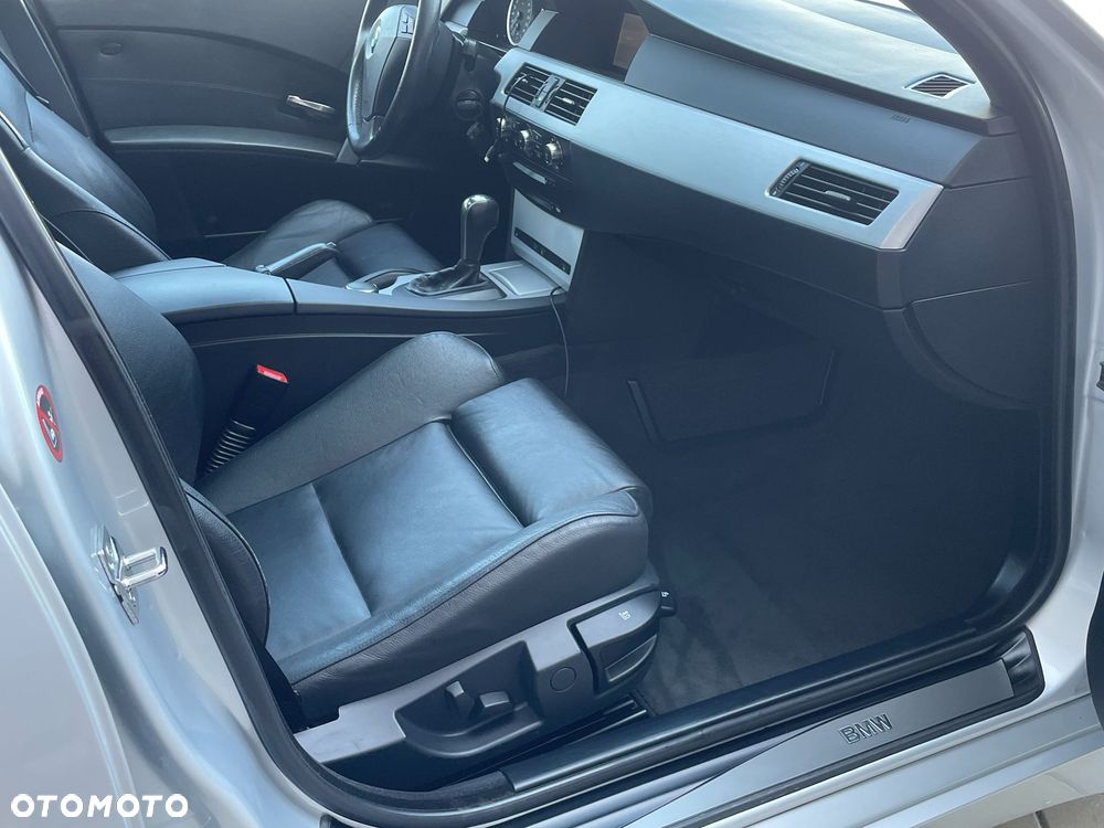 BMW Seria 5 525i - 22