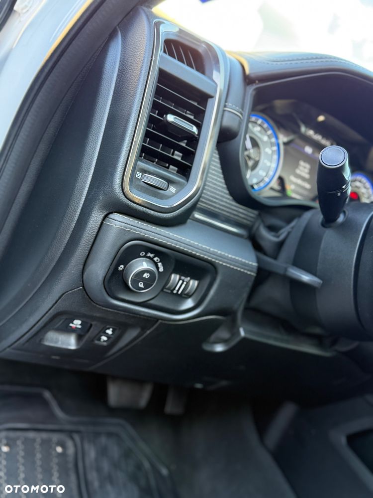RAM 1500 5.7 Crew Cab Limited - 19