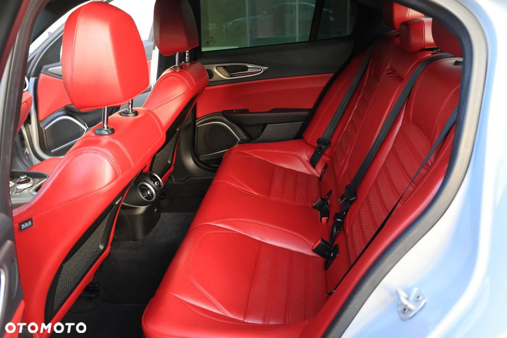 Alfa Romeo Giulia 2.0 Turbo 16V AT8 Veloce - 30