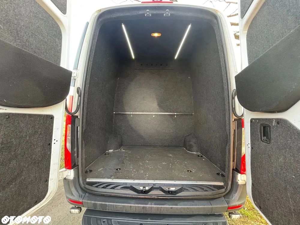 Mercedes-Benz Sprinter - 20