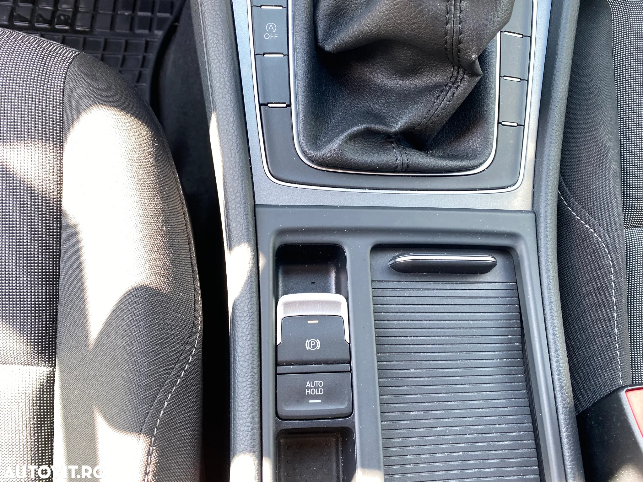 Volkswagen Golf 1.6 TDI BlueMotion Technology Comfortline - 21