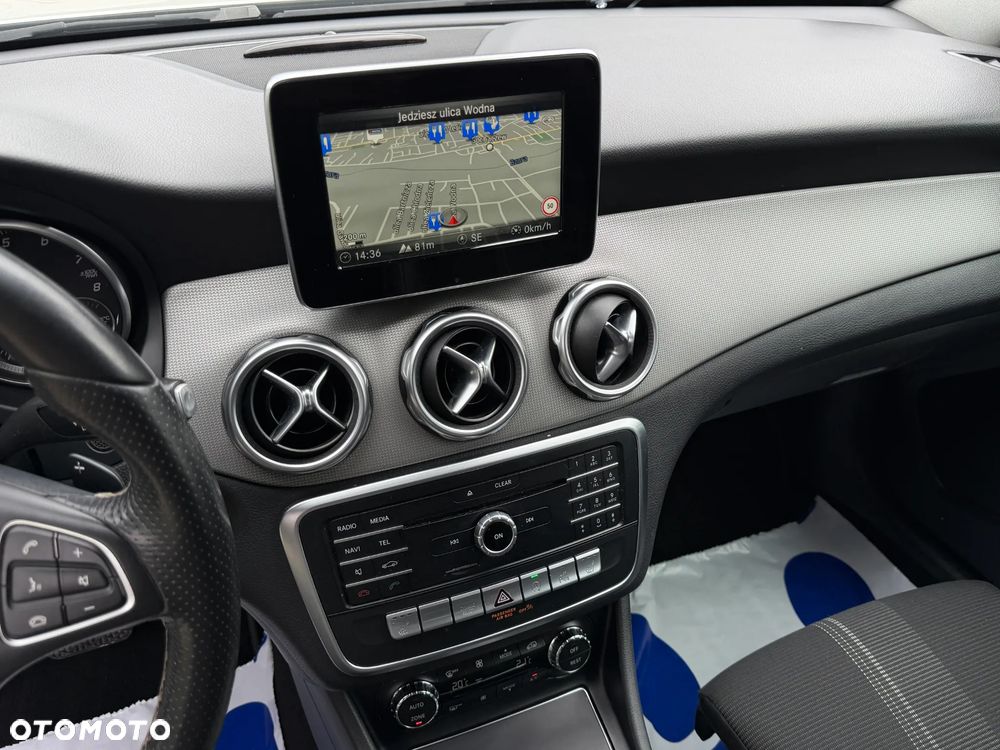 Mercedes-Benz GLA 200 7G-DCT Urban - 15