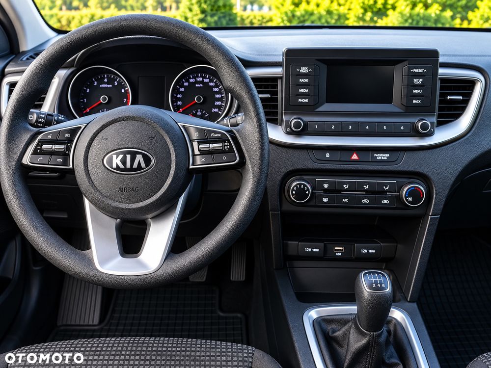 Kia Ceed 1.6 CRDi mHEV M - 7