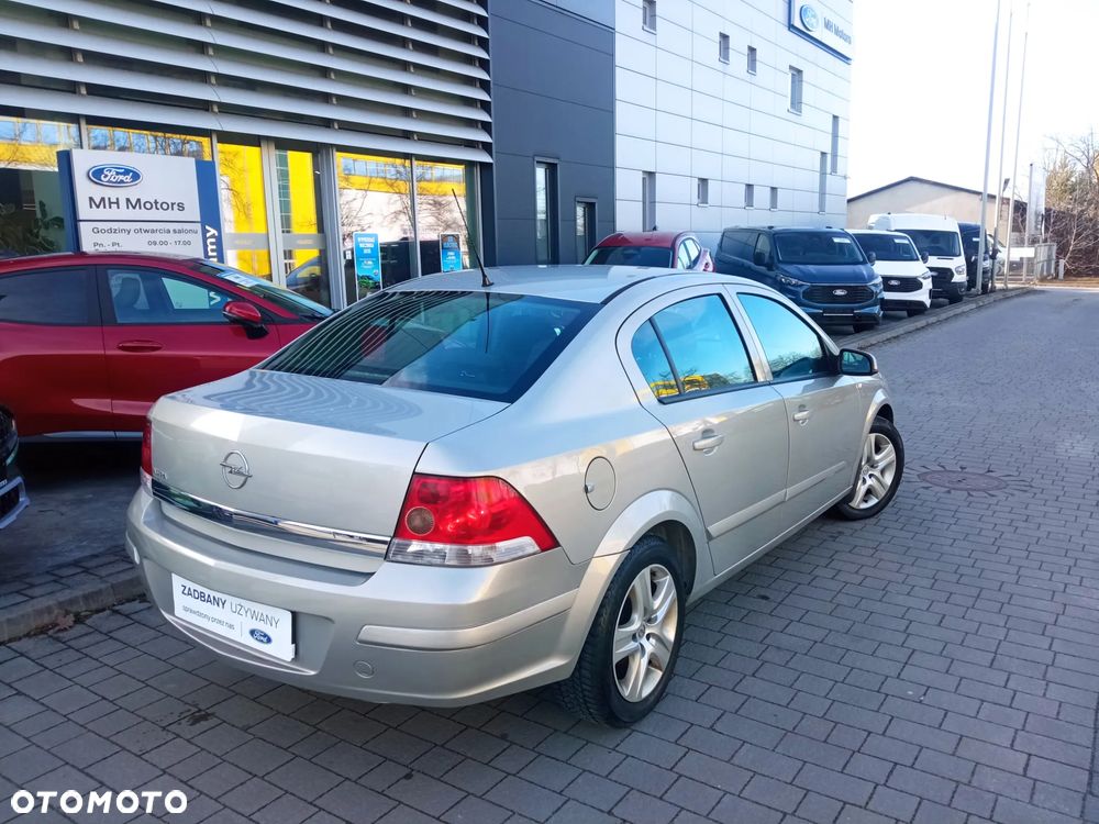 Opel Astra 1.6 Enjoy - 4