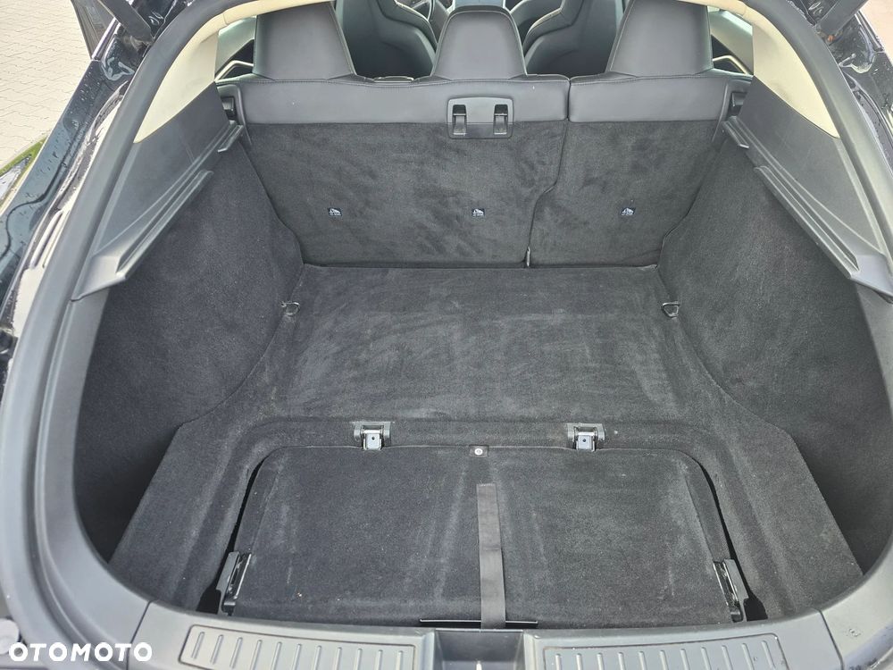Tesla Model S - 11