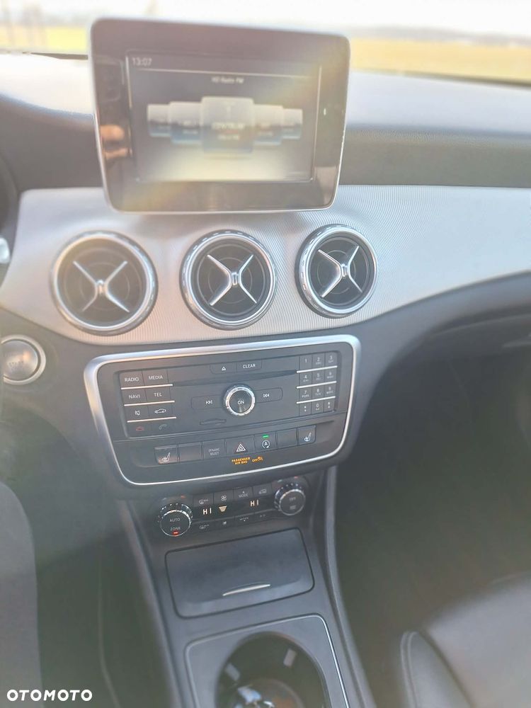 Mercedes-Benz GLA 250 7G-DCT AMG Line - 17