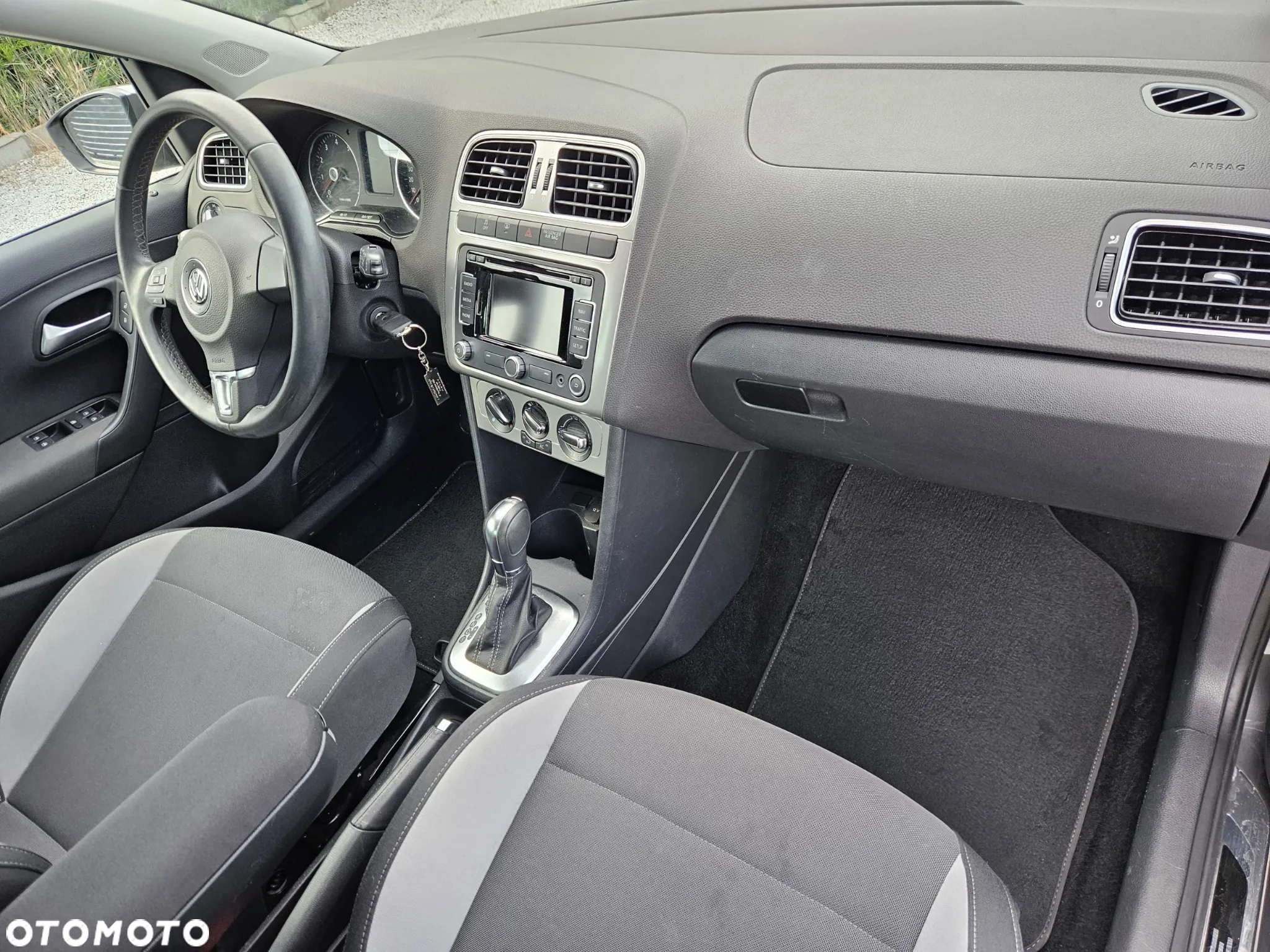 Volkswagen Polo 1.4 16V Trendline DSG - 5
