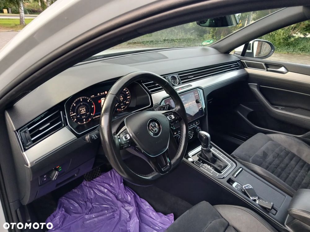 Volkswagen Passat 1.6 TDI SCR DSG - 11