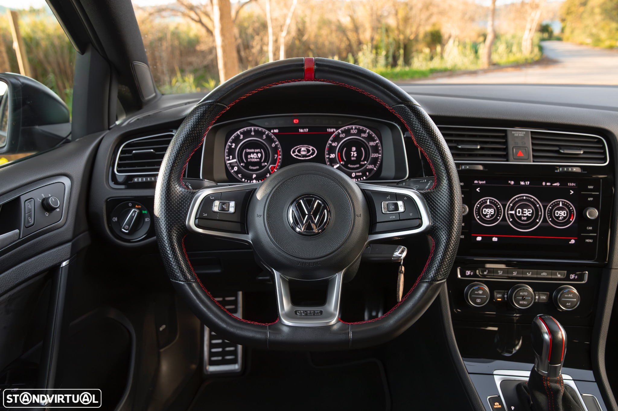 VW Golf 2.0 TSI GTi TCR DSG - 32