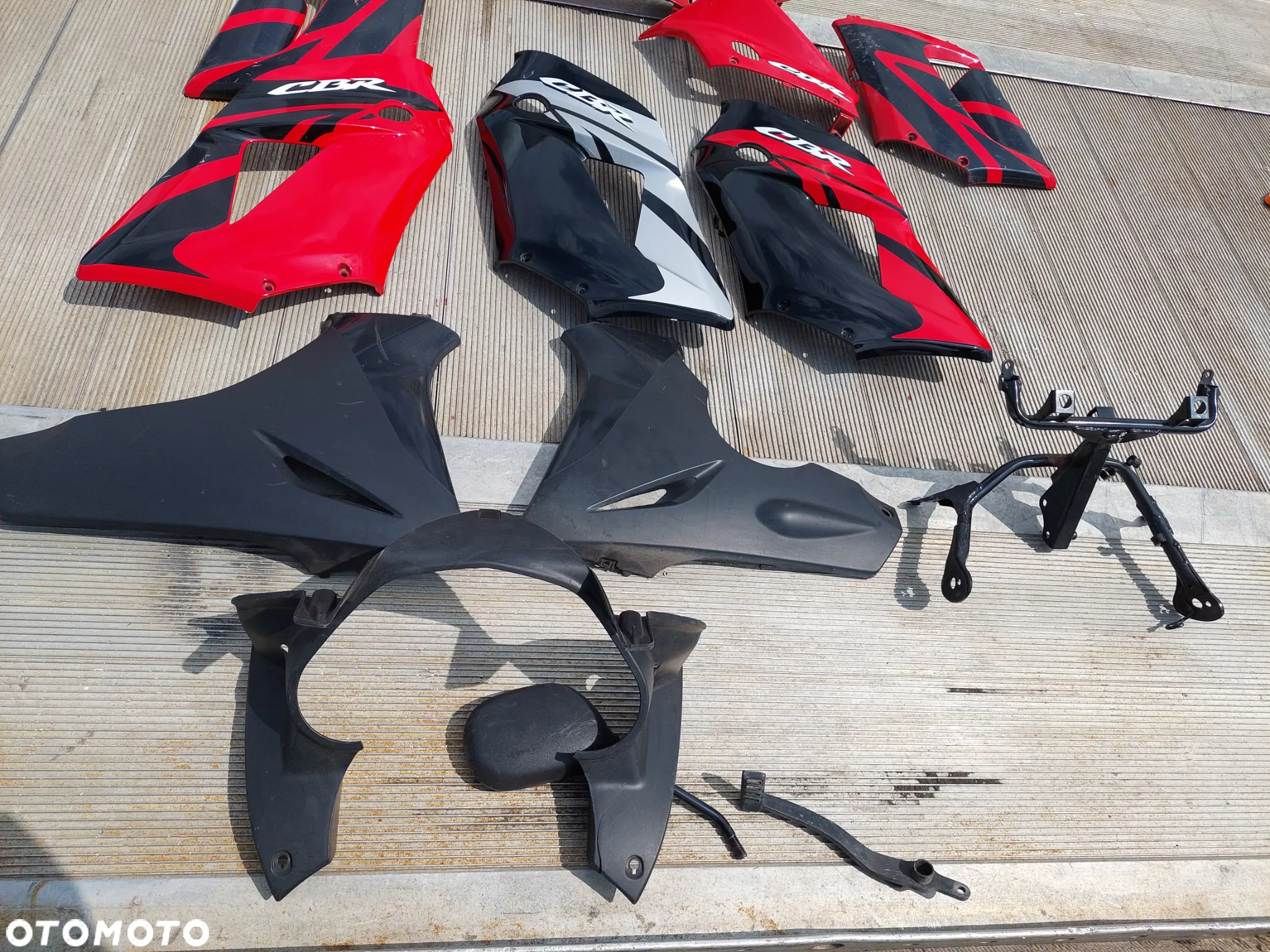 HONDA CBR 125 bok boczek owiewka czasz wypełnienie stelaża - 2