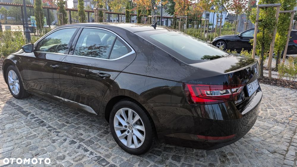 Skoda Superb 2.0 TDI Ambition DSG - 9
