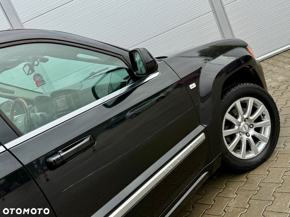 Jeep Grand Cherokee - 32