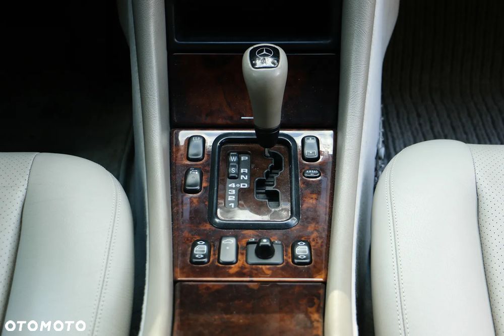 Mercedes-Benz CLK - 28