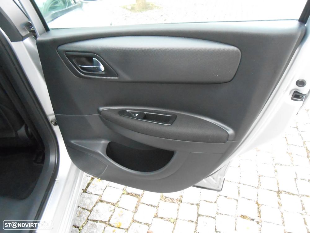 Citroën C4 1.6 HDi 110 Exclusive - 21