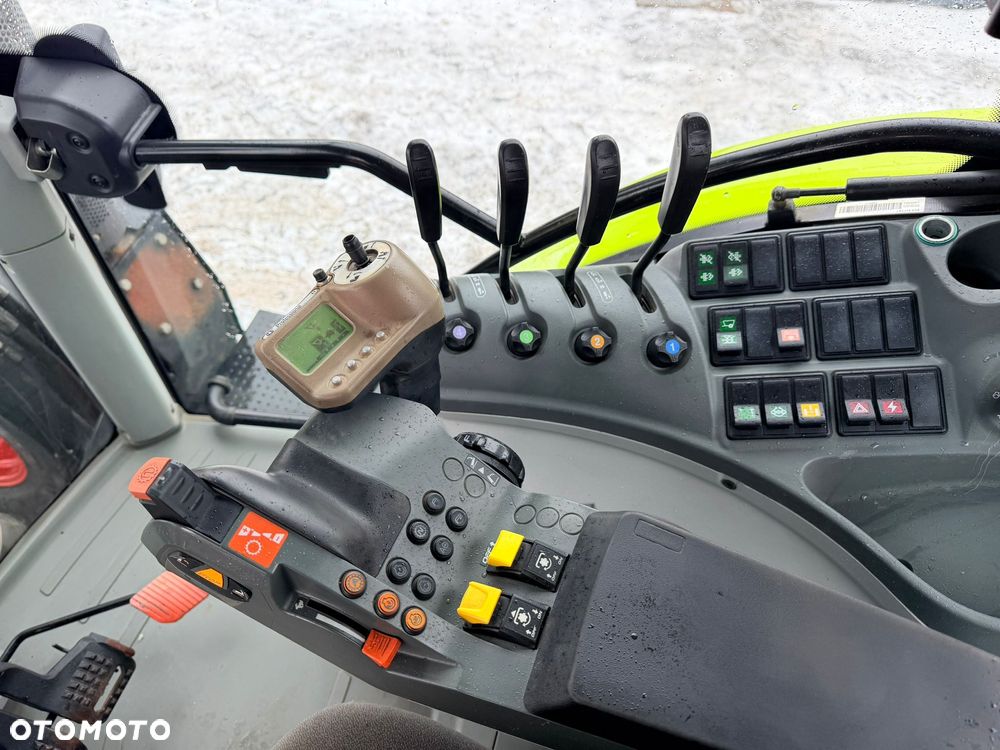 Claas Arion 520 - 16