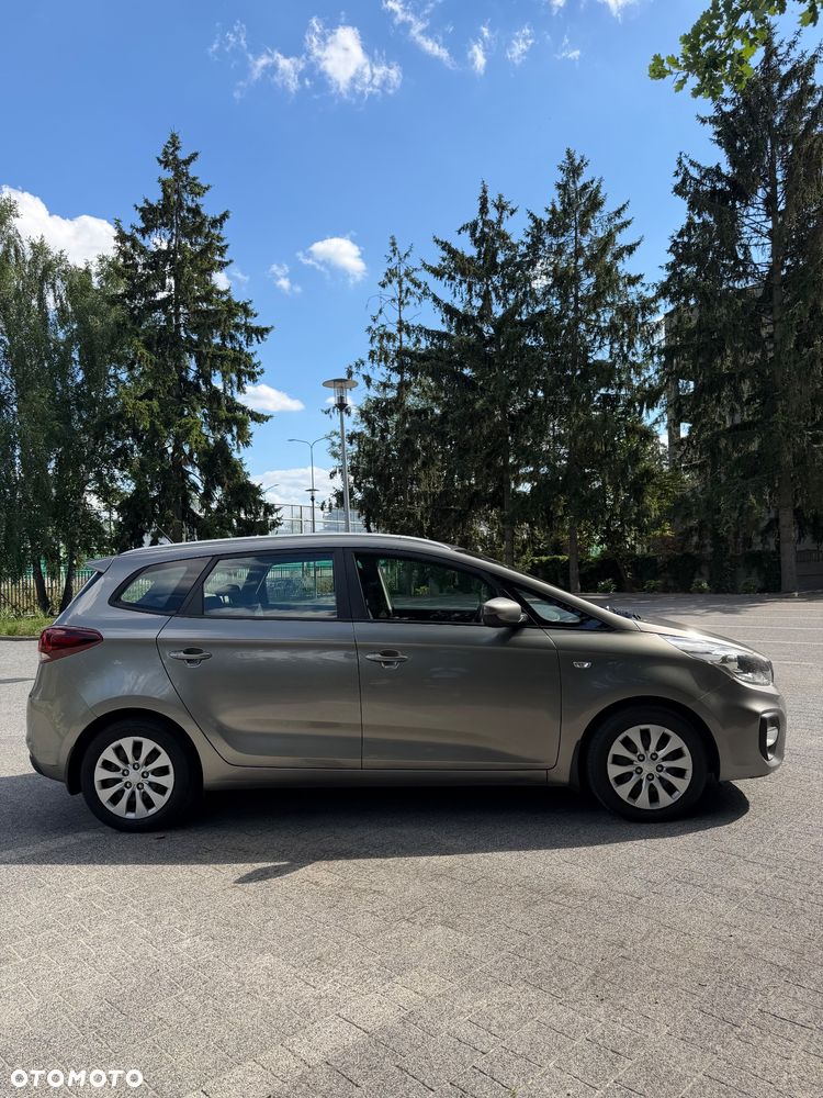 Kia Carens 1.6 GDI L 7os - 9