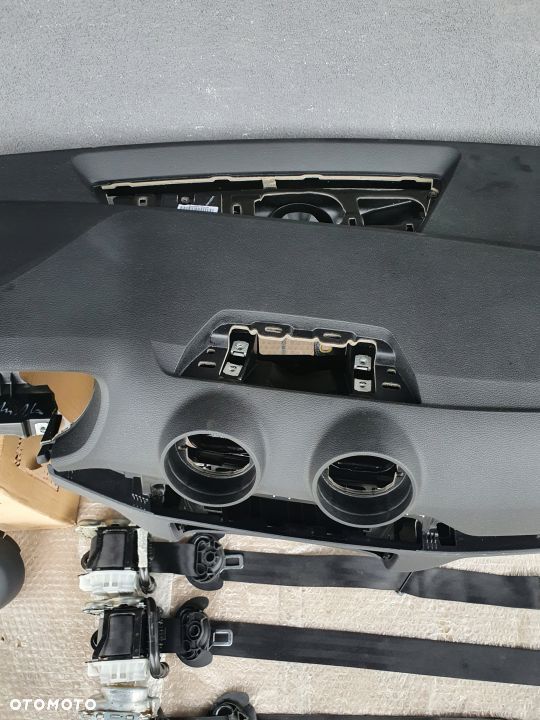 Audi Q2 deska rozdzielcza konsola airbag pasy - 3