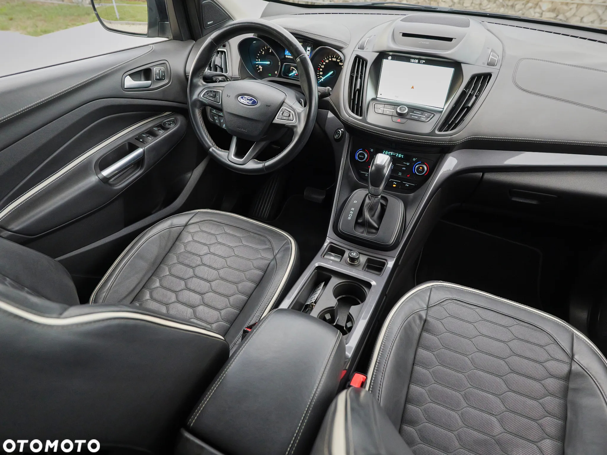 Ford Kuga 2.0 TDCi 4x4 Vignale - 24