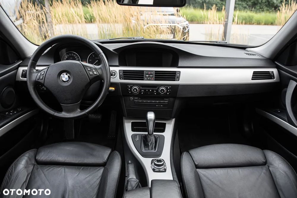 BMW Seria 3 325d DPF Touring - 24