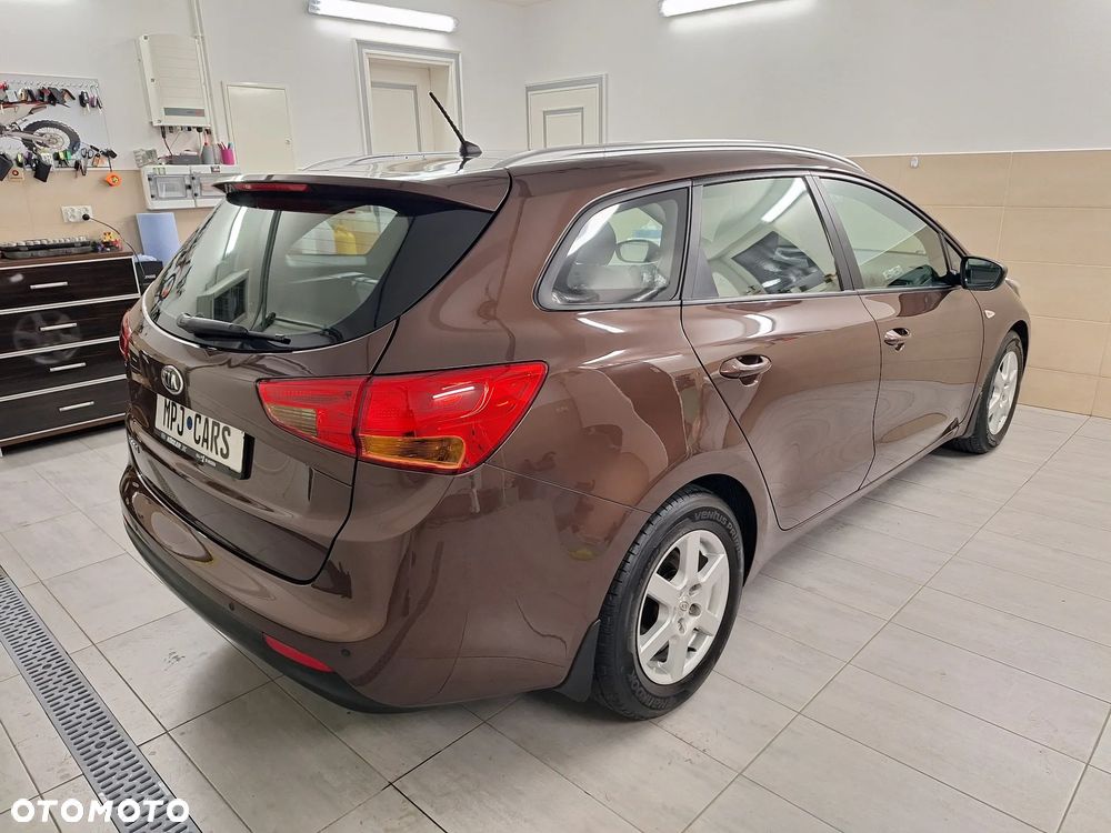 Kia Ceed 1.6 GDI Fifa World Cup Edition - 12
