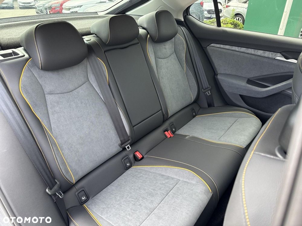 Skoda Superb 2.0 TSI Selection DSG - 25