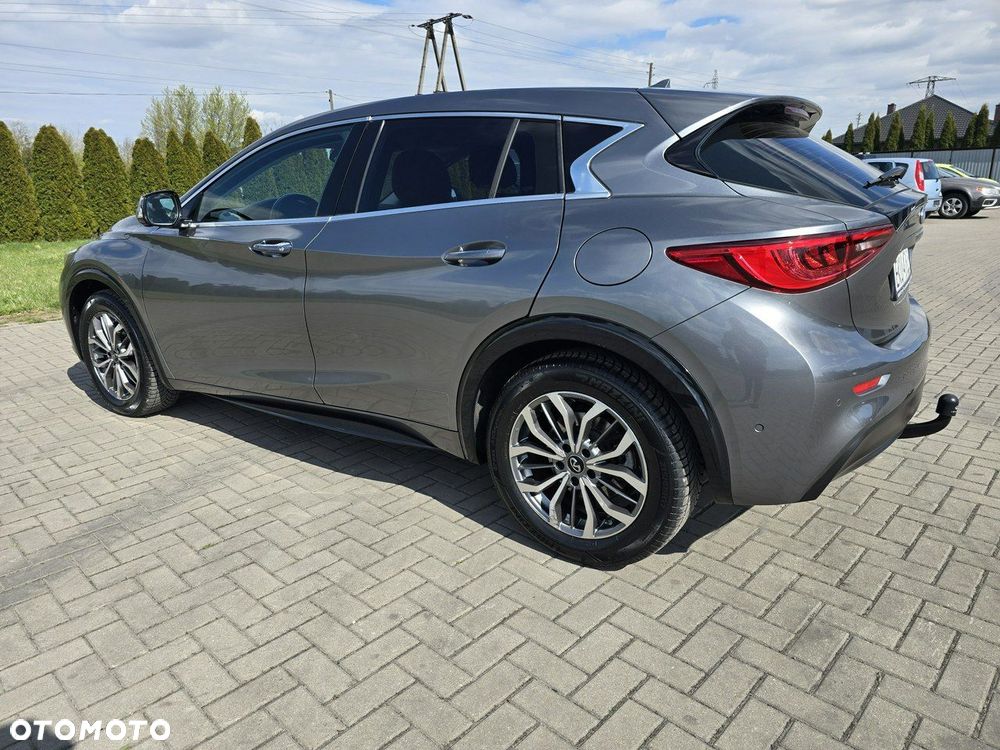 Infiniti Q30 - 12