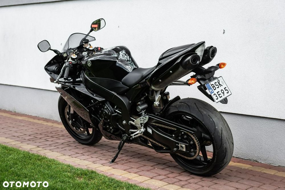 Yamaha R1 - 4
