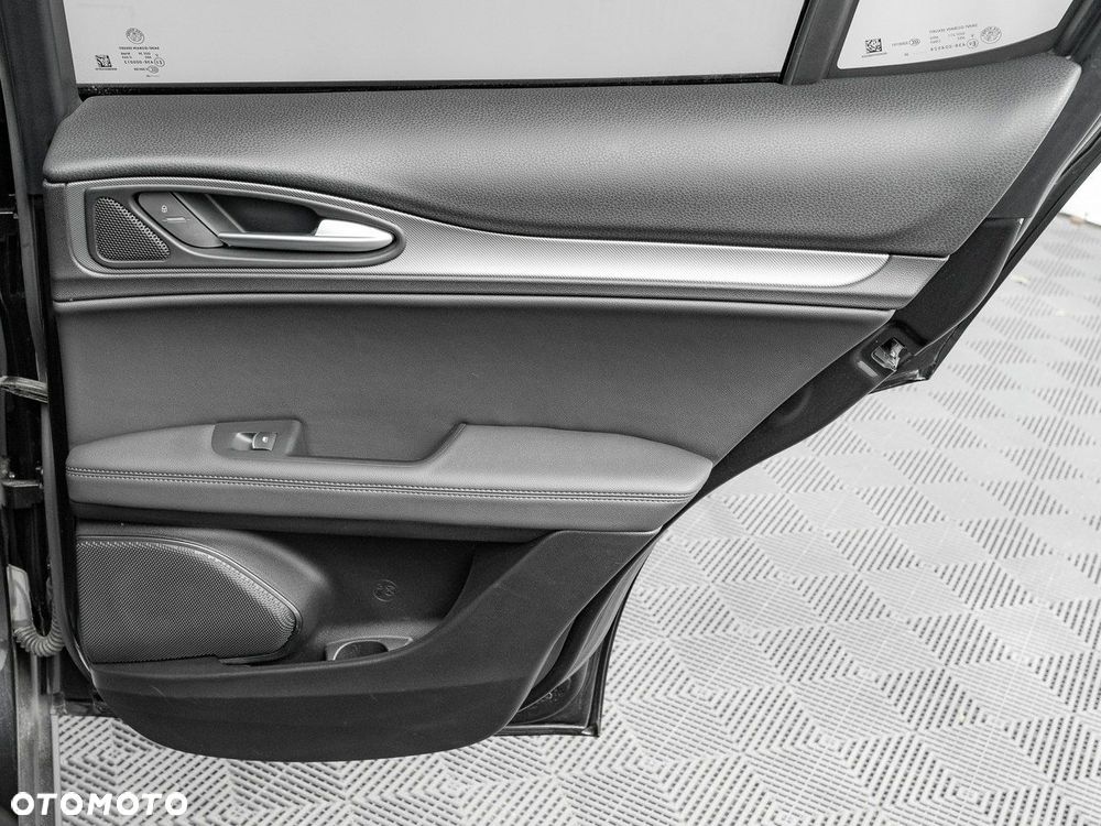 Alfa Romeo Stelvio 2.0 Turbo Sprint Q4 - 30