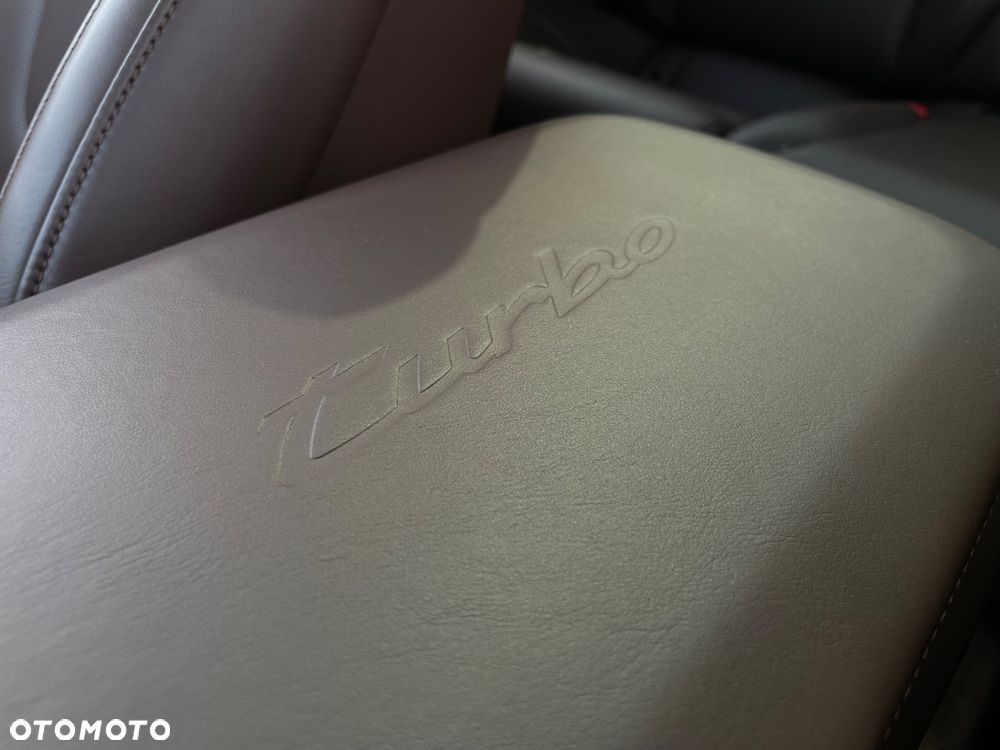 Porsche Taycan Turbo - 37