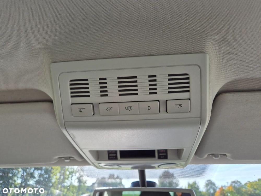 Volkswagen Multivan - 20