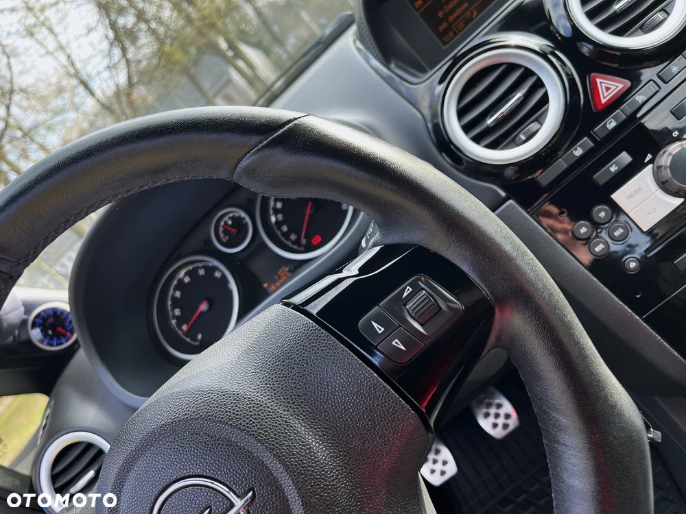 Opel Corsa 1.6 Turbo OPC - 25