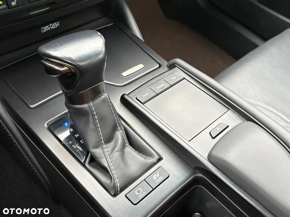 Lexus ES 300h Omotenashi - 18