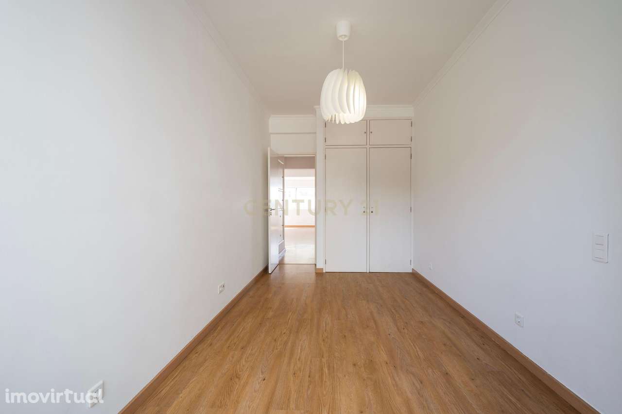 Apartamento T3 em Miraflores - Grande imagem: 2/24