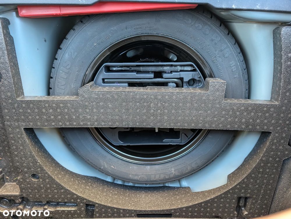 Peugeot 2008 1.2 Pure Tech Allure S&S EAT6 - 37