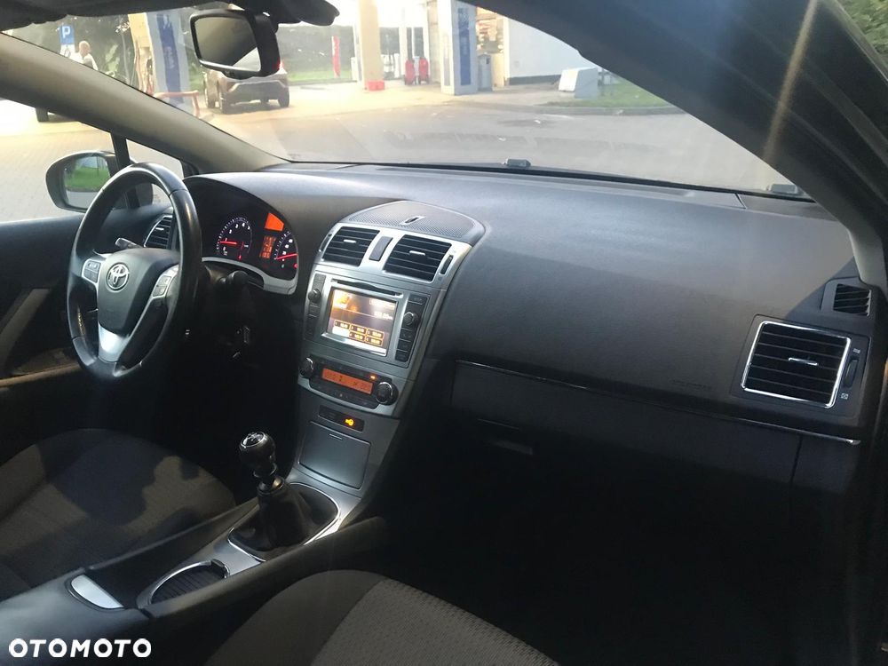 Toyota Avensis 1.8 Premium - 7